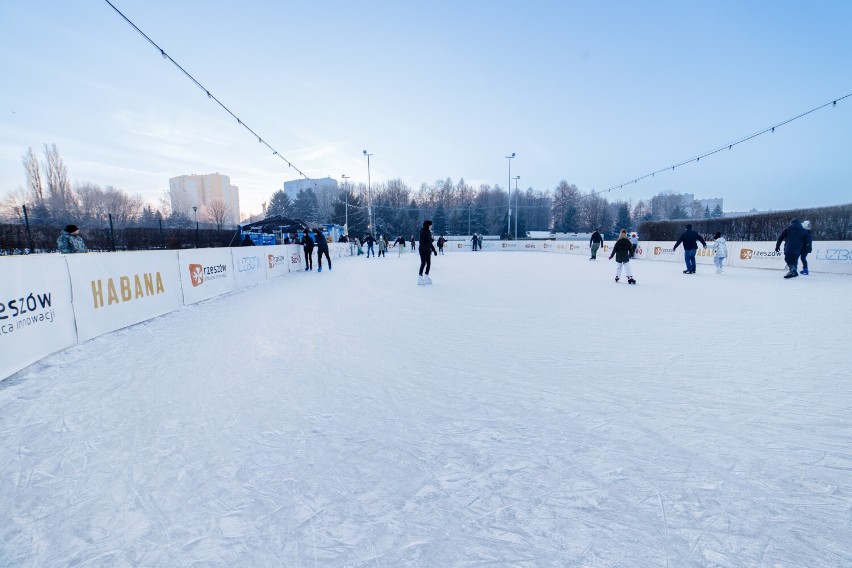 1 grudnia w Parku Sybiraków na Baranówce w Rzeszowie startuje lodowisko. Będą darmowe godziny dla uczniów rzeszowskich szkół