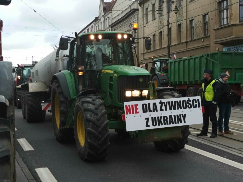 - "Nie dla żywności z Ukrainy", "Wschodnie zboże niezbadane,...