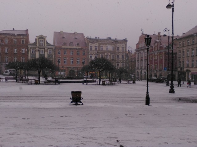 Tak wyglądał wałbrzyski rynek 6 marca o godz. 16.00. Wygląda na to, że wróciła zima...