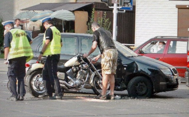 Na skrzyżowaniu ul. Pomorskiej i Kilińskiego motocyklista zderzył się ze skodą