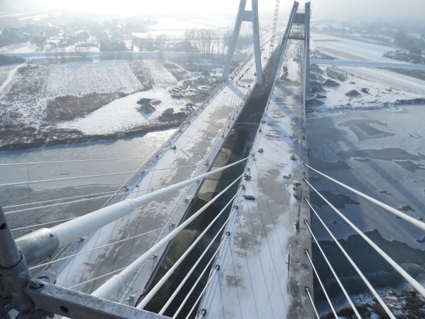 Budowa Wschodniej Obwodnicy Krakowa. Podwójny most skuty lodem [ZDJĘCIA]