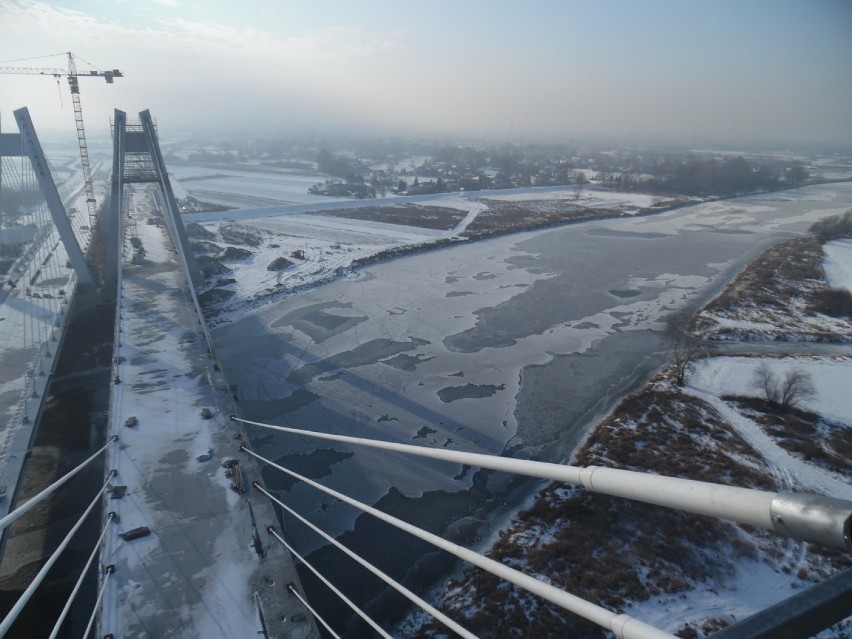 Budowa Wschodniej Obwodnicy Krakowa. Podwójny most skuty lodem [ZDJĘCIA]