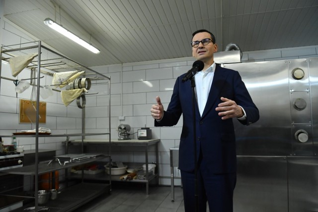 Premier Morawiecki, podczas wizyty w firmie cukierniczo-piekarniczej Alania w Kuligowie, zapewnił o wsparciu rządu dla przedsiębiorców w związku z rosnącymi cenami energii