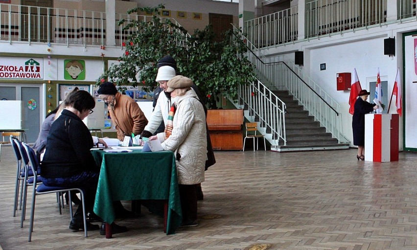 Wybory do rad dzielnic w Gdyni potrwają do godz. 20