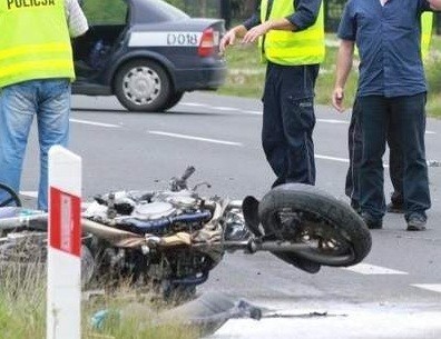 Powiat ostrowski: Tragiczny wypadek w Przygodzicach. Motorowerzysta zmarł w szpitalu