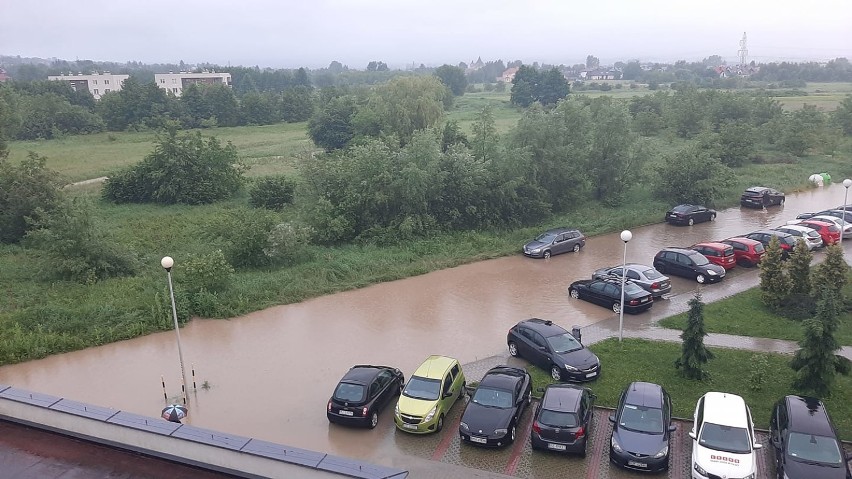 Znów zalane ulice Rzeszowa! Dwie ulewy i miasto spłynęło wodą [ZDJĘCIA INTERNAUTÓW - dołączamy na bieżąco]