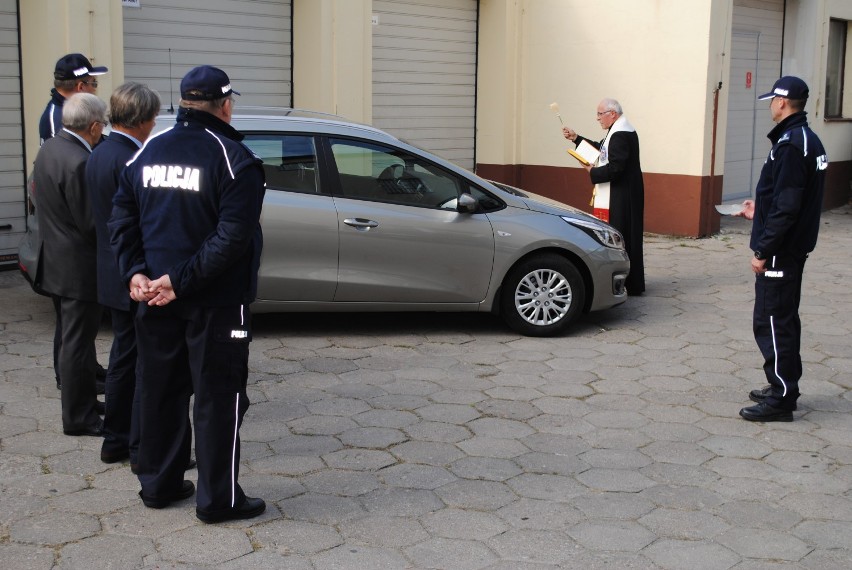 Nowy radiowóz dla policjantów ze Świecia [zdjęcia]