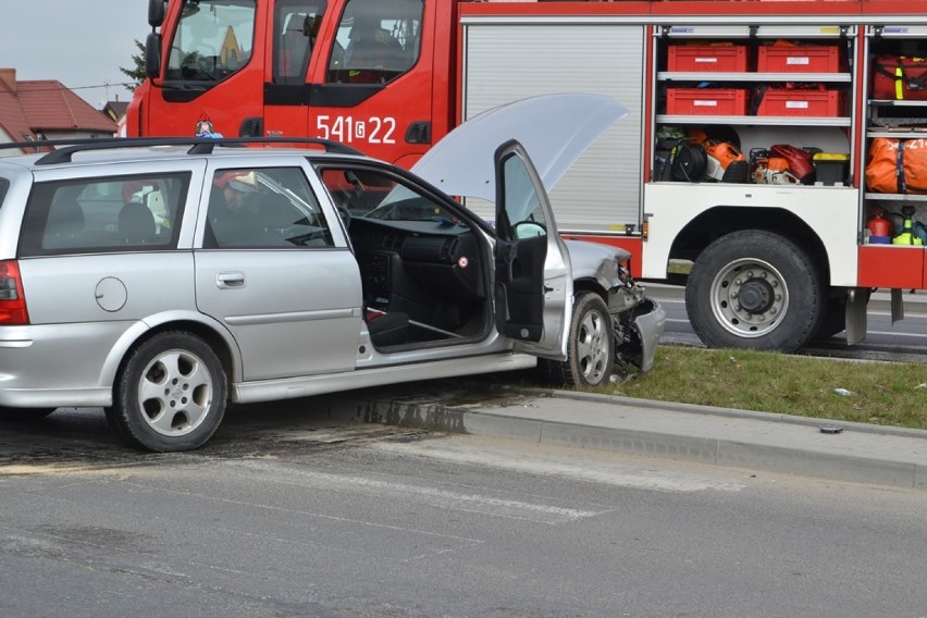 Tczew: wypadek na ul. Jagiellońskiej. Jedna osoba ranna [ZOBACZ ZDJĘCIA]