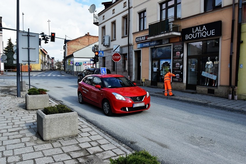 Ruch samochodowy w centrum Gorlic odbywa się na starych...