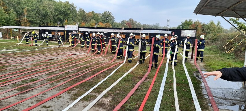 Blisko 60 ochotników ukończyło kurs podstawowy strażaka-ratownika