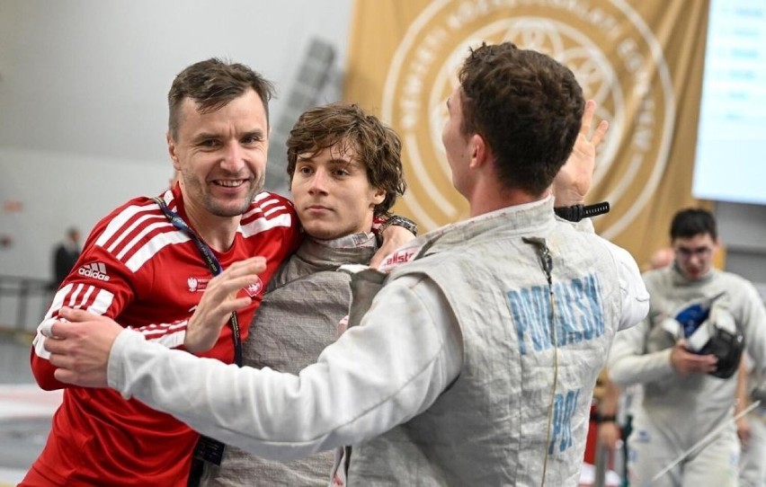 Floreciści Adam Podralski i Mateusz Kwiatkowski ze srebrnymi medalami młodzieżowych mistrzostw Europy