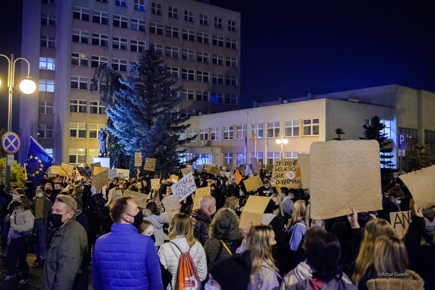 Strajk Kobiet w Tarnowie nie ustaje. W środę (28.10) protest odbył się po raz siódmy  [ZDJĘCIA] 