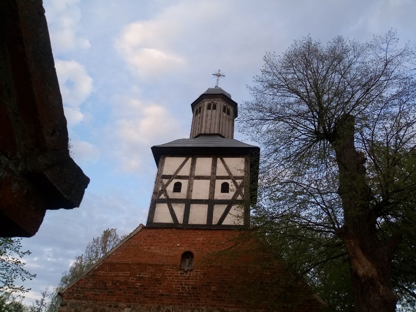 Kościół w Wojcieszycach powstał na przełomie XIII i XIV w.