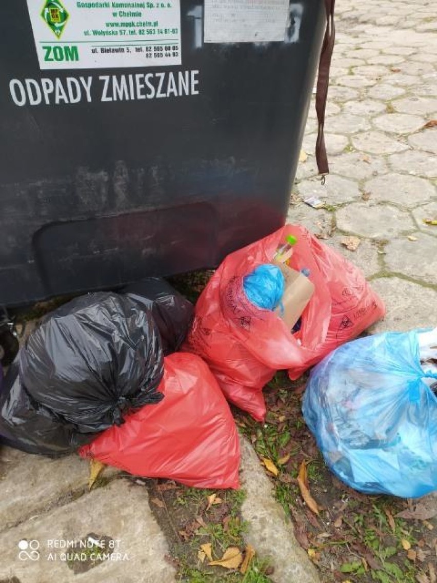 Chełm. Wyrzucanie odpadów do śmietników przez osoby chore na  COVID-19  powoduje zagrożenie epidemiologiczne