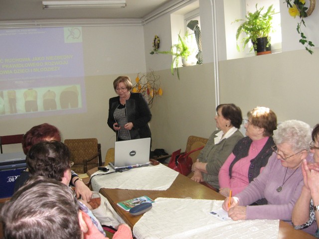 Gizela Szarpak z wykładem dla studentów Gołuchowskiego Uniwersytetu III Wieku