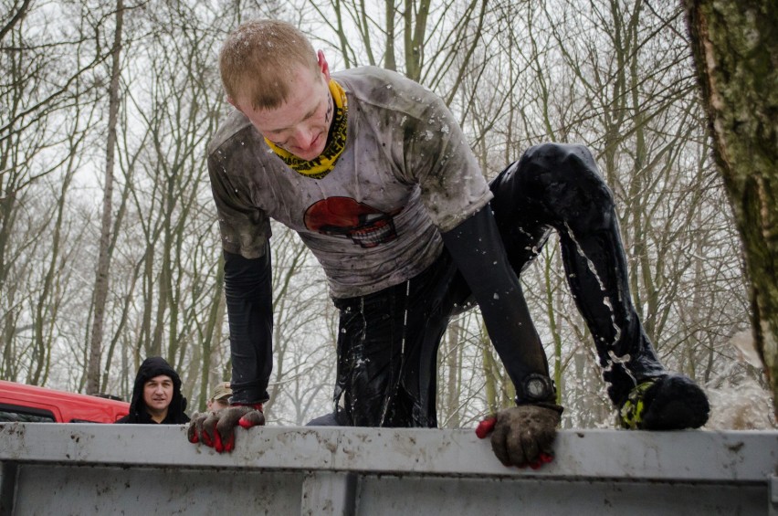 Runmageddon 2018 w Warszawie. Zimowa edycja na lotnisku na...