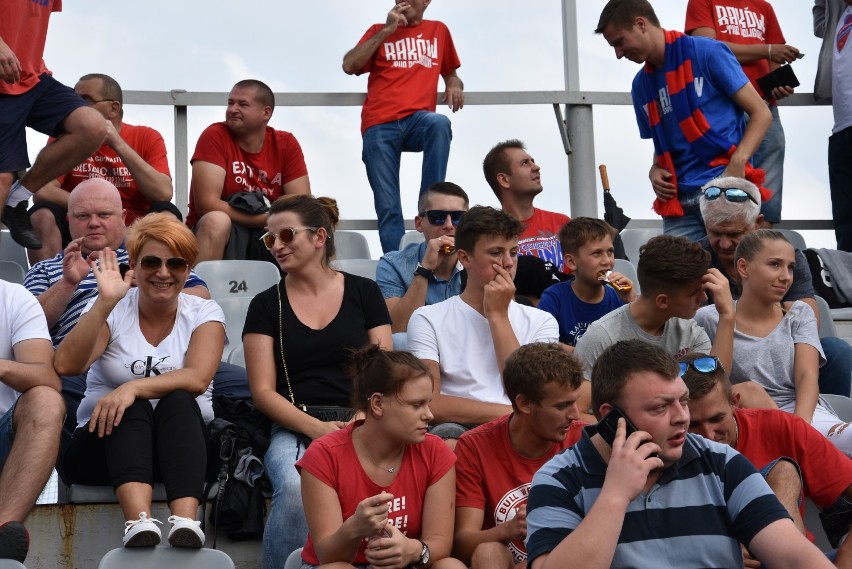 Raków Częstochowa - Stomil Olsztyn 2:0. Tak kibice dopingowali Raków w meczu ze Stomilem ZOBACZ ZDJĘCIA