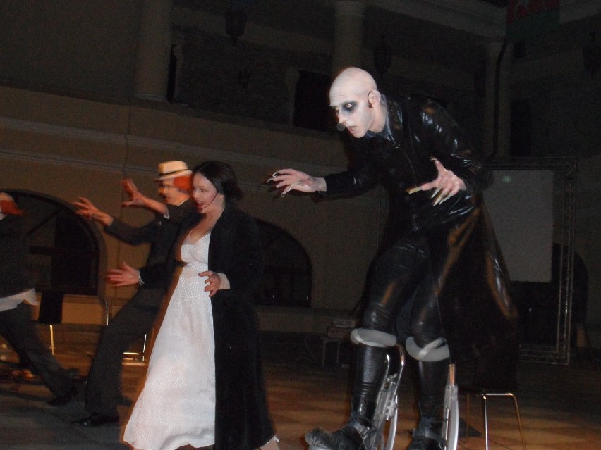 Na zamku Wrochemów w Starych Tarnowicach Teatr ZL wystawił spektakl o Nosferatu [WIDEO + ZDJECIA]