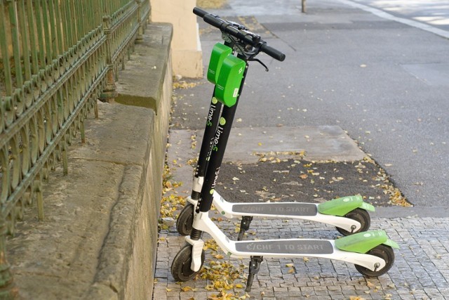 Masz hulajnogę? Nie zaparkujesz jej legalnie. Jest pomysł na zmianę przepisów