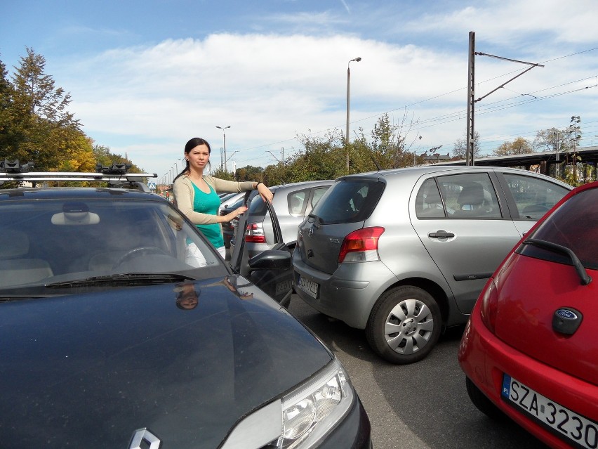 W Zawierciu jest blisko 2600 miejsc parkingowych, ale zaparkować w centrum miasta jest trudno
