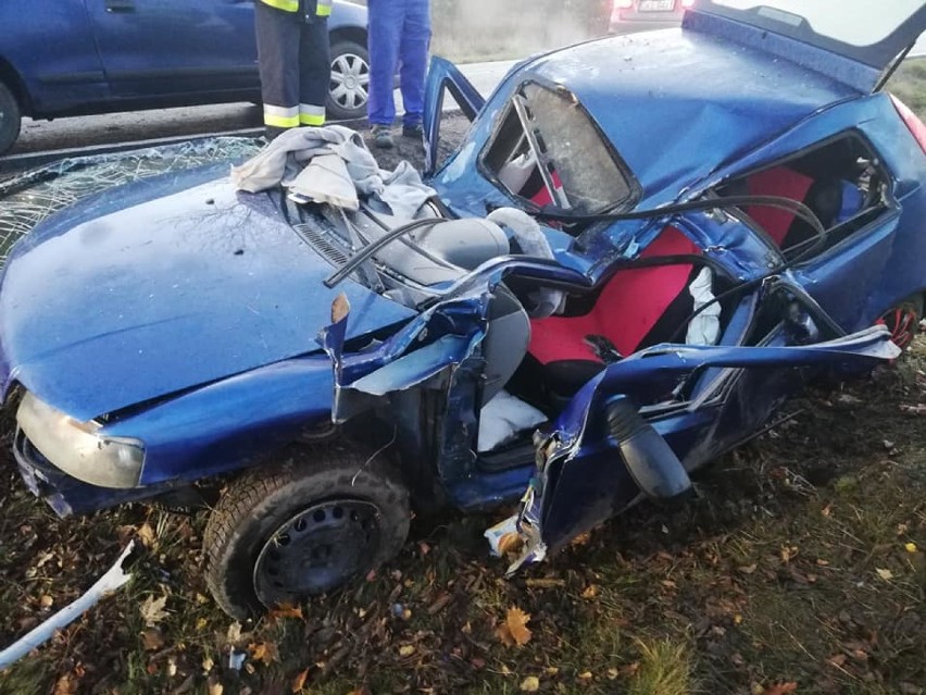 Wypadek między Czerwoną Wodą, a Jeleniowem. Młoda kobieta trafiła do szpitala [ZDJĘCIA]