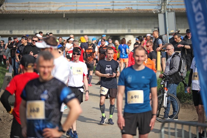 440 osób przekroczyło metę 4. H20 Wrocław-Siechnice...