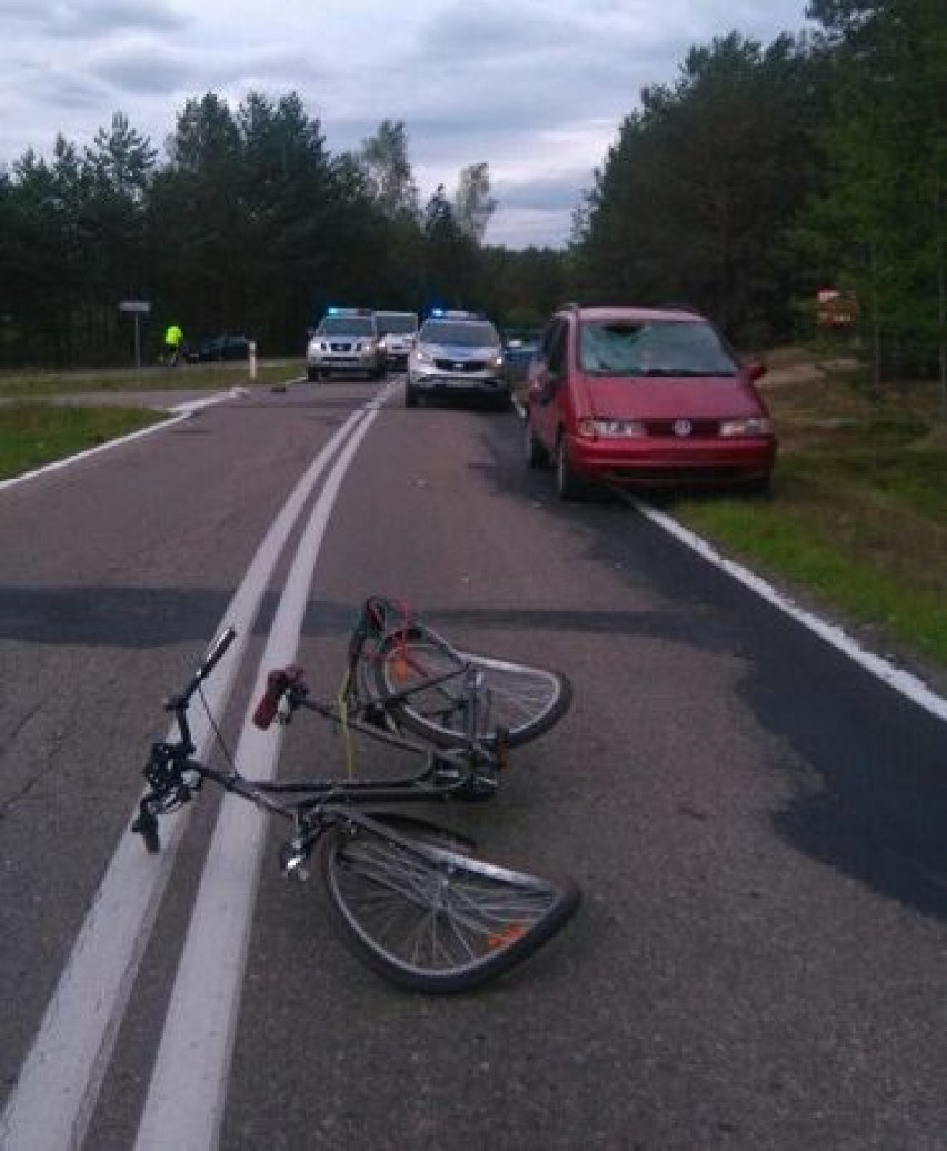 Rowerzysta z obrażeniami ciała został przewieziony do...