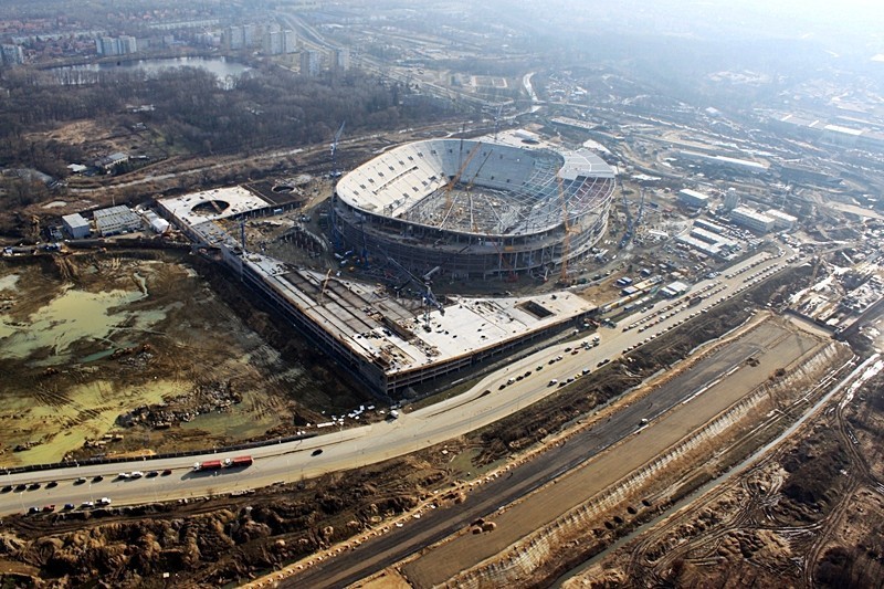 Stadion rośnie - zdjęcia z 9 lutego 2011