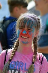 Zamość Holi Festival pod Pałacem Zamoyskich. ZDJĘCIA, CZ. II