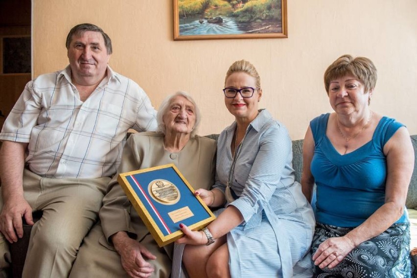 Lipno. Najstarsza mieszkanka Lipna Helena Grzywaczewska obchodzi 106. urodziny [zdjęcia - 20 stycznia 2021]