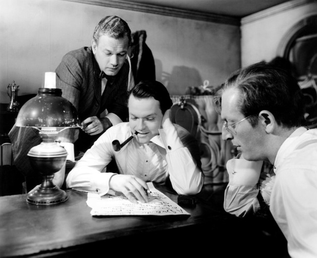 Joseph Cotten, Orson Welles i Everett Sloane na planie filmu „Obywatel Kane". Produkcja z 1941 roku znalazła się w prestiżowym rankingu magazynu Sight & Sound.