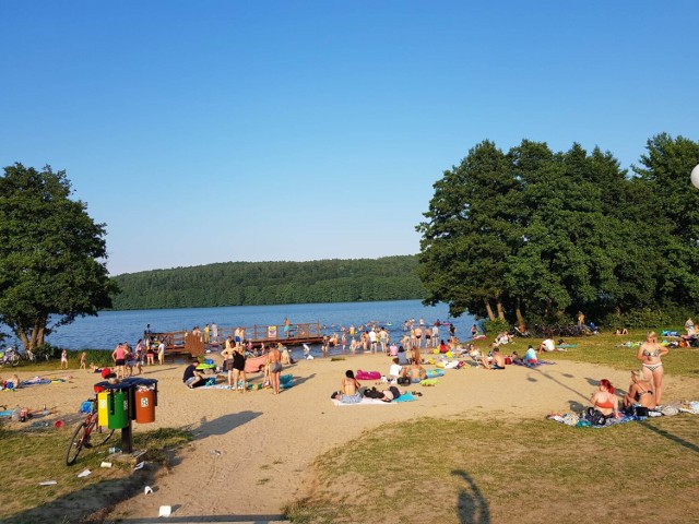 Jezioro Lubowidzkie to bez wątpienia jedno z najpopularniejszych miejsc w sezonie wakacyjnym nie tylko dla mieszkańców powiatu lęborskiego