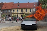 Płonący samochód na toszeckim rynku [Zdjęcia]