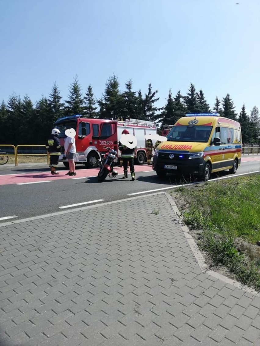 Wypadek na drodze Włocławek - Lipno. Zderzenie motocykla z samochodem dostawczym [zdjęcia]