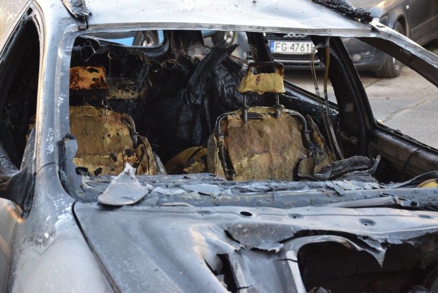 W Gorzowie przy ul. Kwiatowej spłonęły trzy samochody