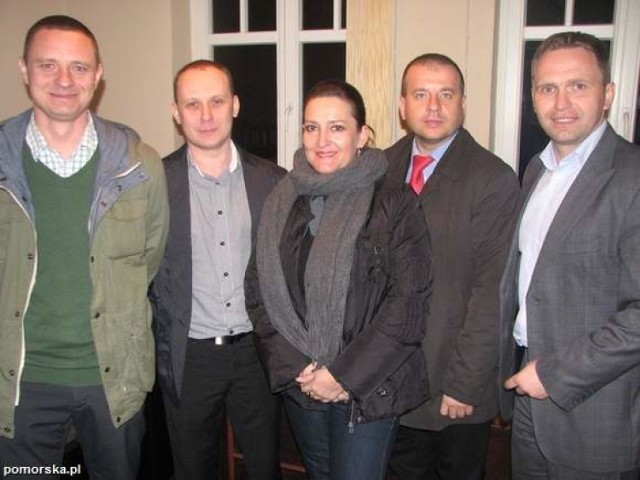 Od lewej Piotr Olszewski, Marcin Wadas, Agnieszka Kacprowicz i nie będący już we władzach, a wybrani 26 marca 2012 roku do zarządu Radosław Rogiewicz i Piotr Linowiecki