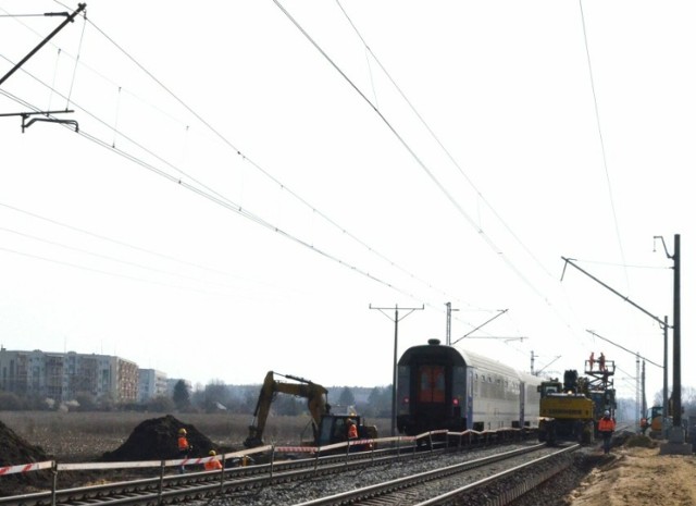 Dwa nowe przystanki kolejowe na trasach do Wrocławia. Na zdjęciu budowa stacji Oława Zachód