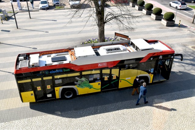 Autobus elektryczny i bus na gaz w Rybniku. To na razie testy.