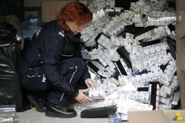 Kraków: policja udaremniła nielegalny handel tytoniem