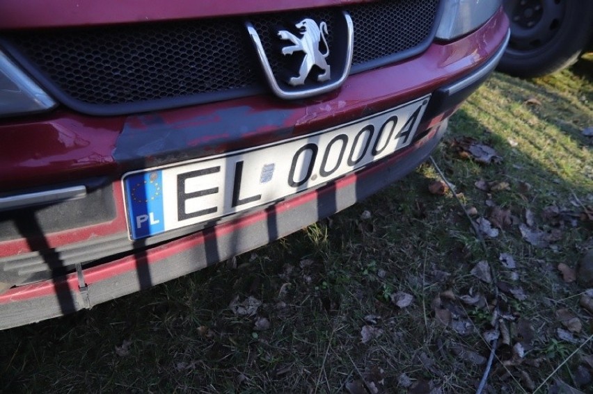 - Peugeot 406 2,0 rocznik 2000, cena wywoławcza 1950 zł
-...