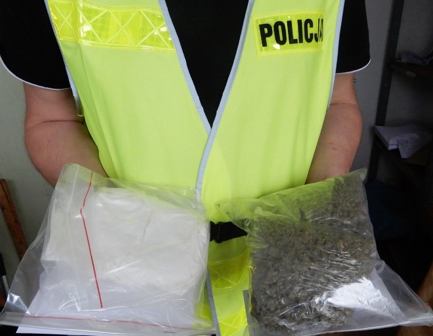 Policjanci z Włocławka zabezpieczyli na Zazamczu znaczną ilość narkotyków [zdjęcia]