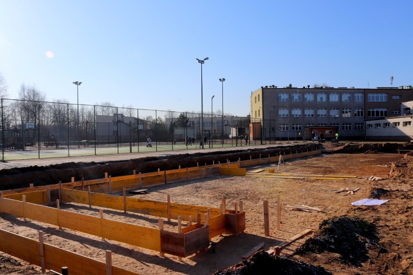 Ruszyły prace przy budowie nowej hali sportowej przy SP nr 5 w Łomży [zdjęcia]