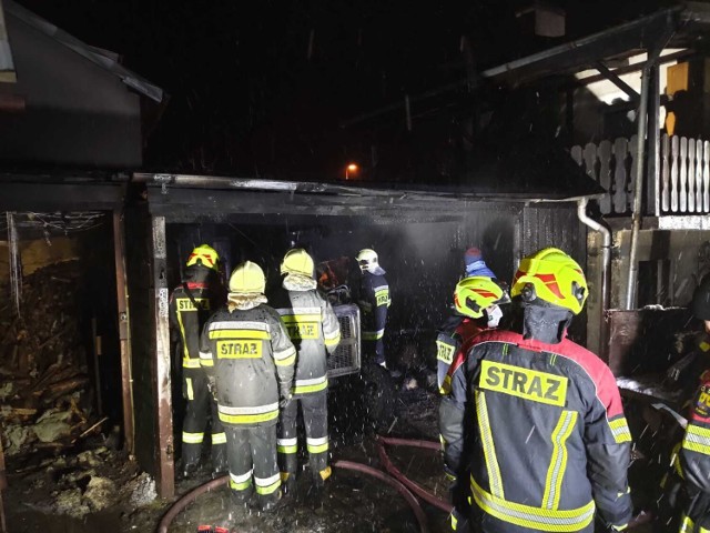 Pożar garażu w Górkach. Straty oszacowano na 70 tys. zł