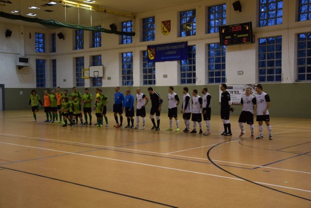 Mundial Żary przegrał na własnym parkiecie z Madness Chocianów 4:7 (4:4). Podczas meczu wylicytowano m.in. piłkę z autografami piłkarzy Widzewa Łódź. Pieniądze trafiły na konto Wielkiej Orkiestry Świątecznej Pomocy