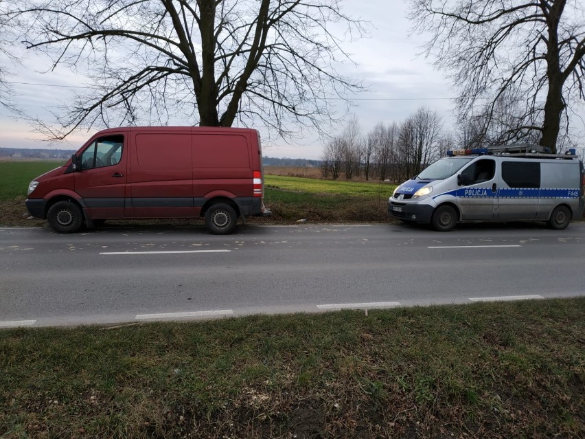 Gmina Radomsko: Pijany kierowca usnął za kierownicą. Miał 3 promile alkoholu w organizmie