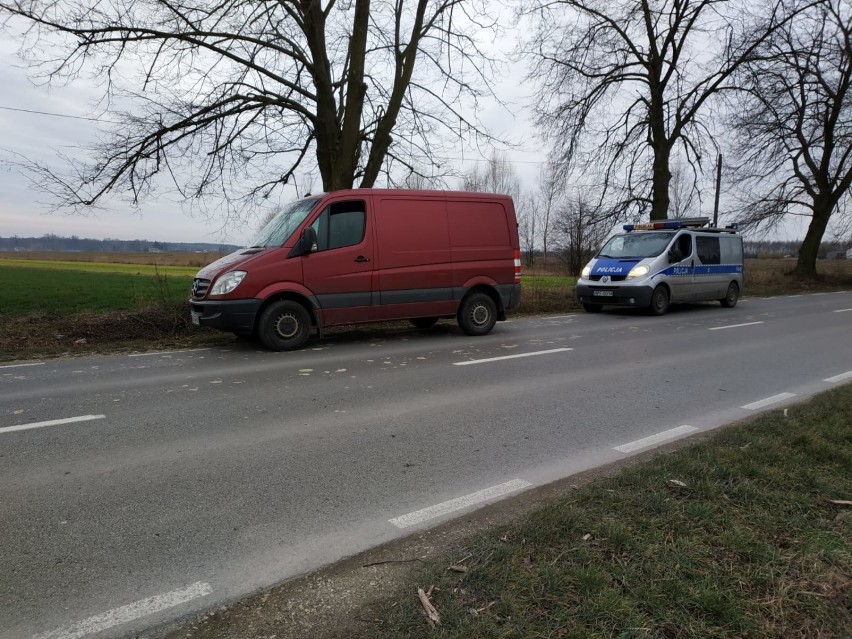 Gmina Radomsko: Pijany kierowca usnął za kierownicą. Miał 3 promile alkoholu w organizmie