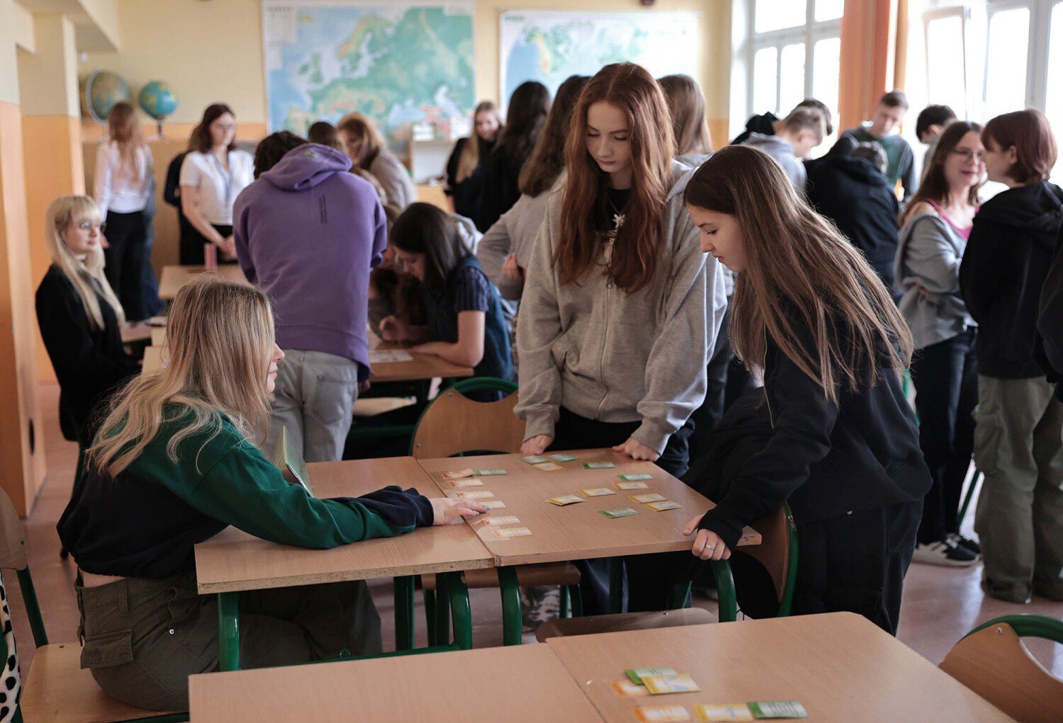 Jornada de puertas abiertas en II LO en Olkusz.  Para los alumnos de octavo grado hubo talleres, concurso y capacitación en primeros auxilios