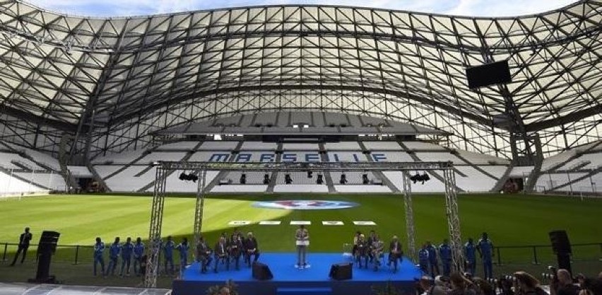 Stade Velodrome (Marsylia) - 67 000 widzów.

Drugi...