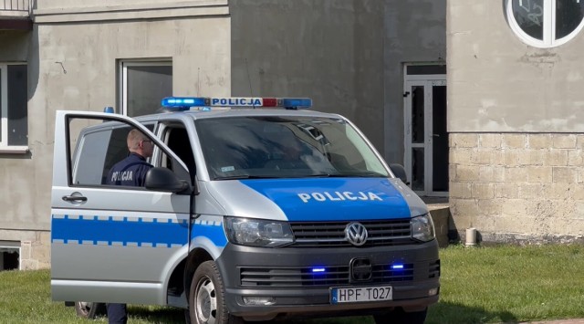 Wieluńscy policjanci ustalili, że sprawcami podpaleń pustostanów przy ul. Joanny Żubr sa osoby nieletnie.