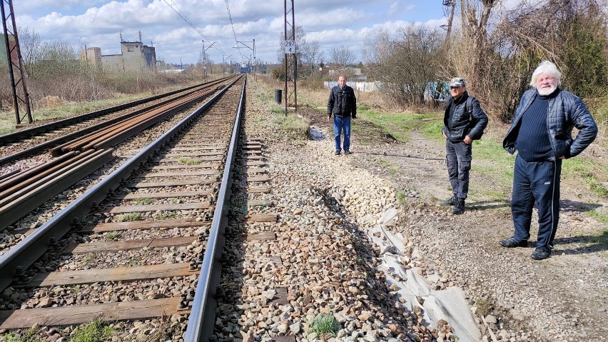 Tunel dla pieszych powinien powstać pod torowiskiem między...